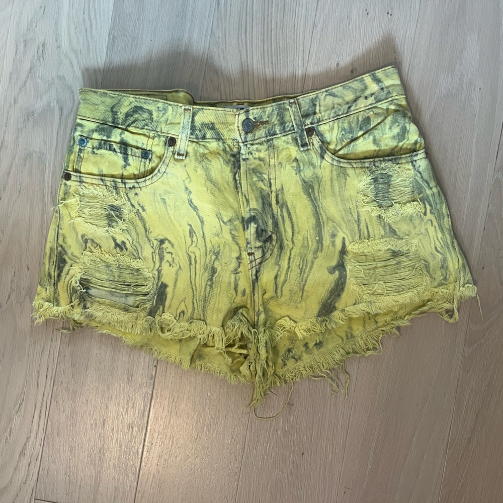 Women’s Levi’s yellow cutoff jean shorts